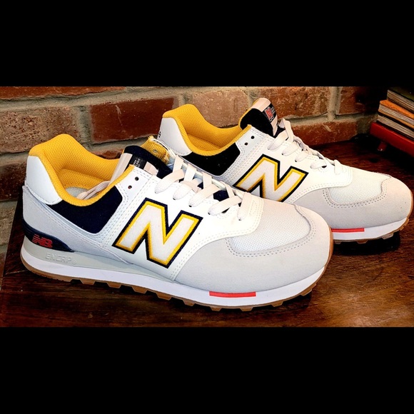 New Balance shoes - Picture 1 of 4